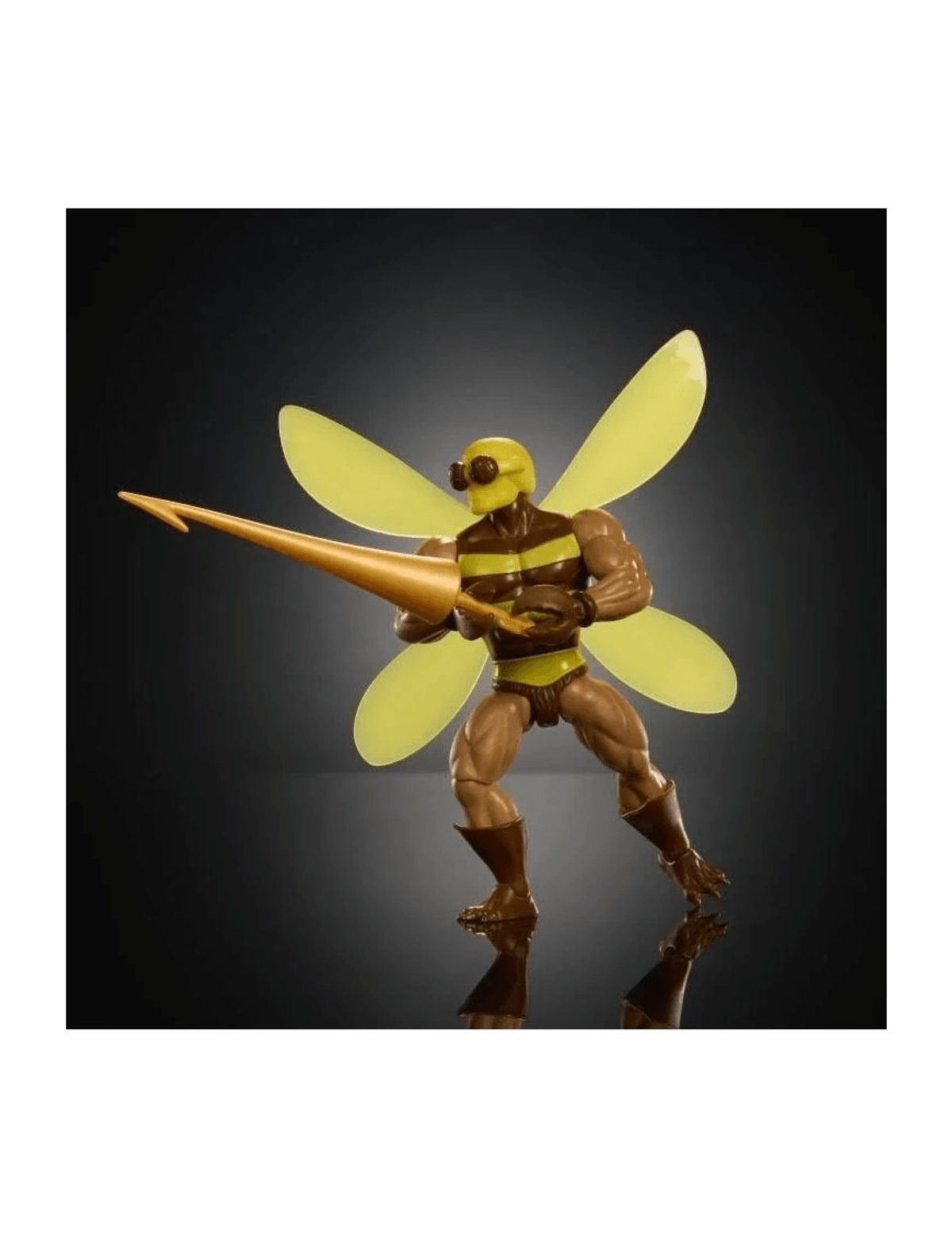 Figura de acción de juguete con casco amarillo, cuerpo a rayas marrones, alas amarillas.