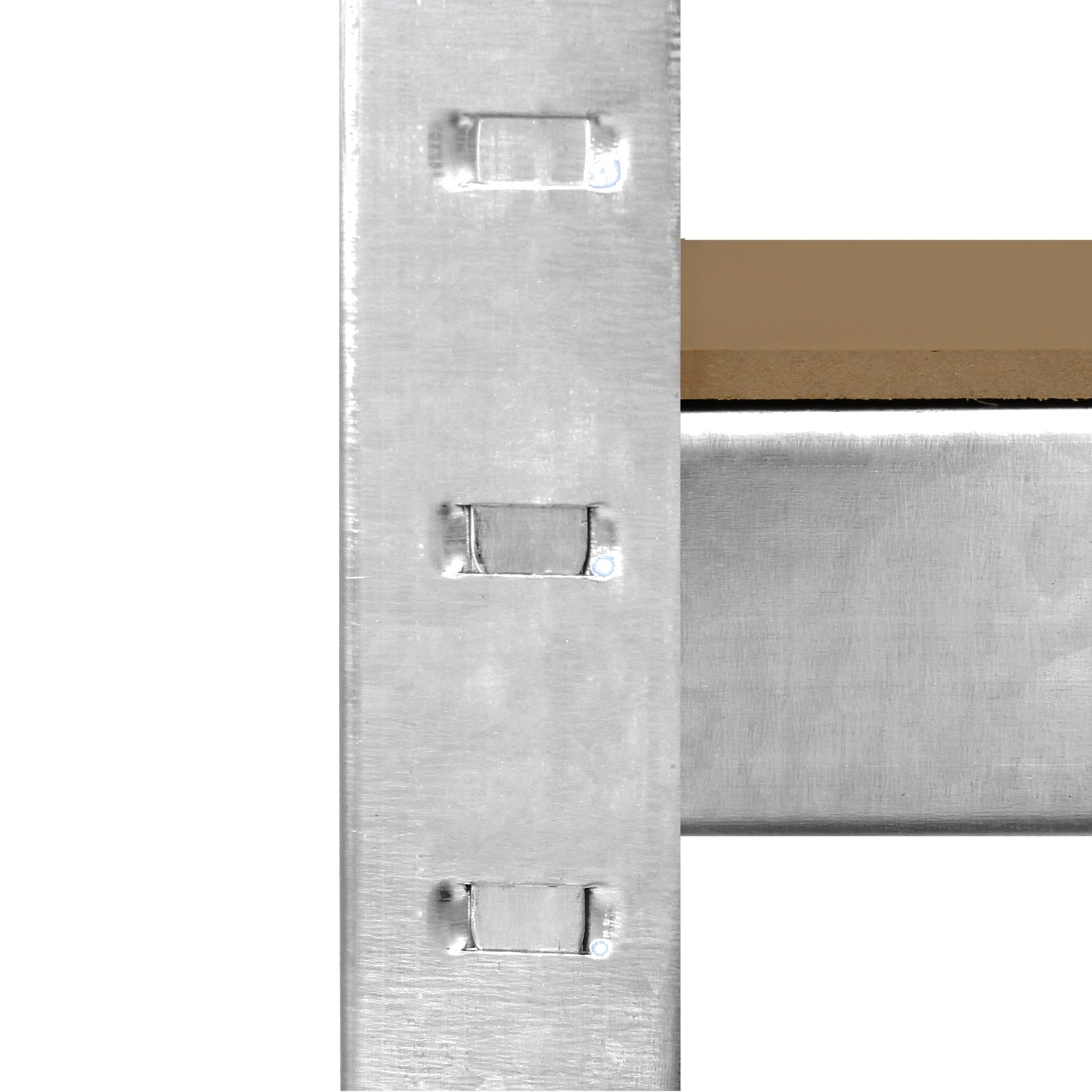 Un estante de metal gris con tres recortes rectangulares y una tabla marrón.