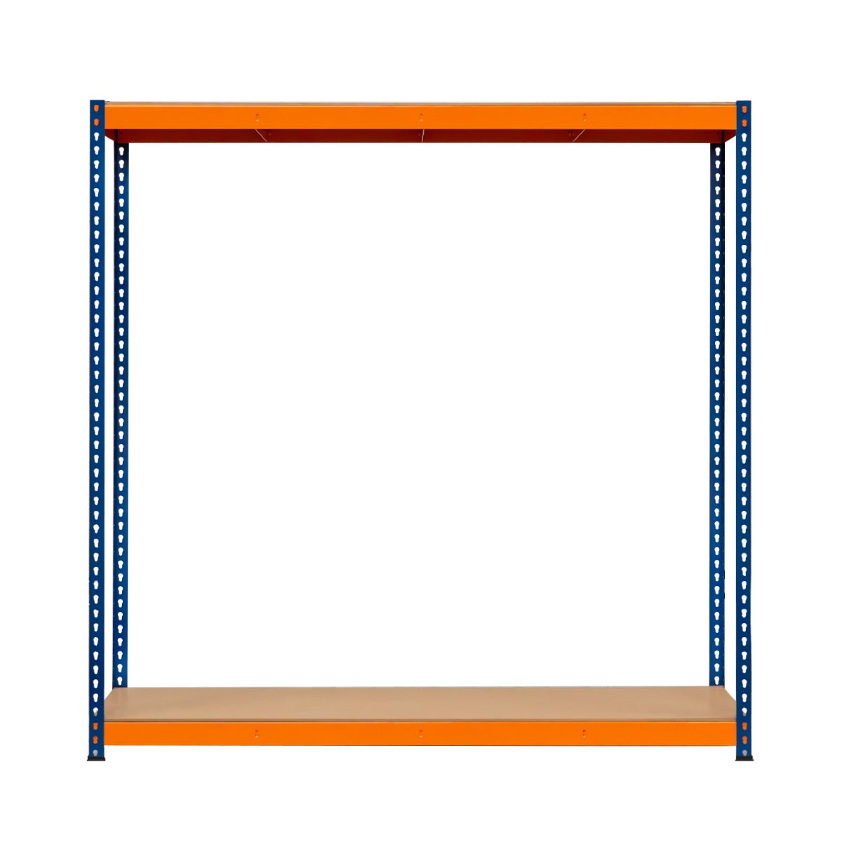 Un estante naranja con soportes azules y base de madera.