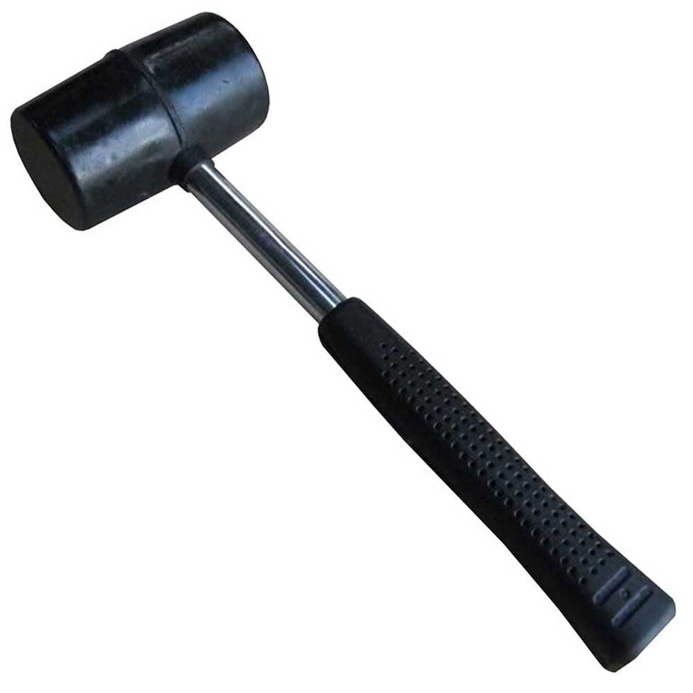 Mazo de goma negro con eje de metal y mango negro sobre fondo blanco.
