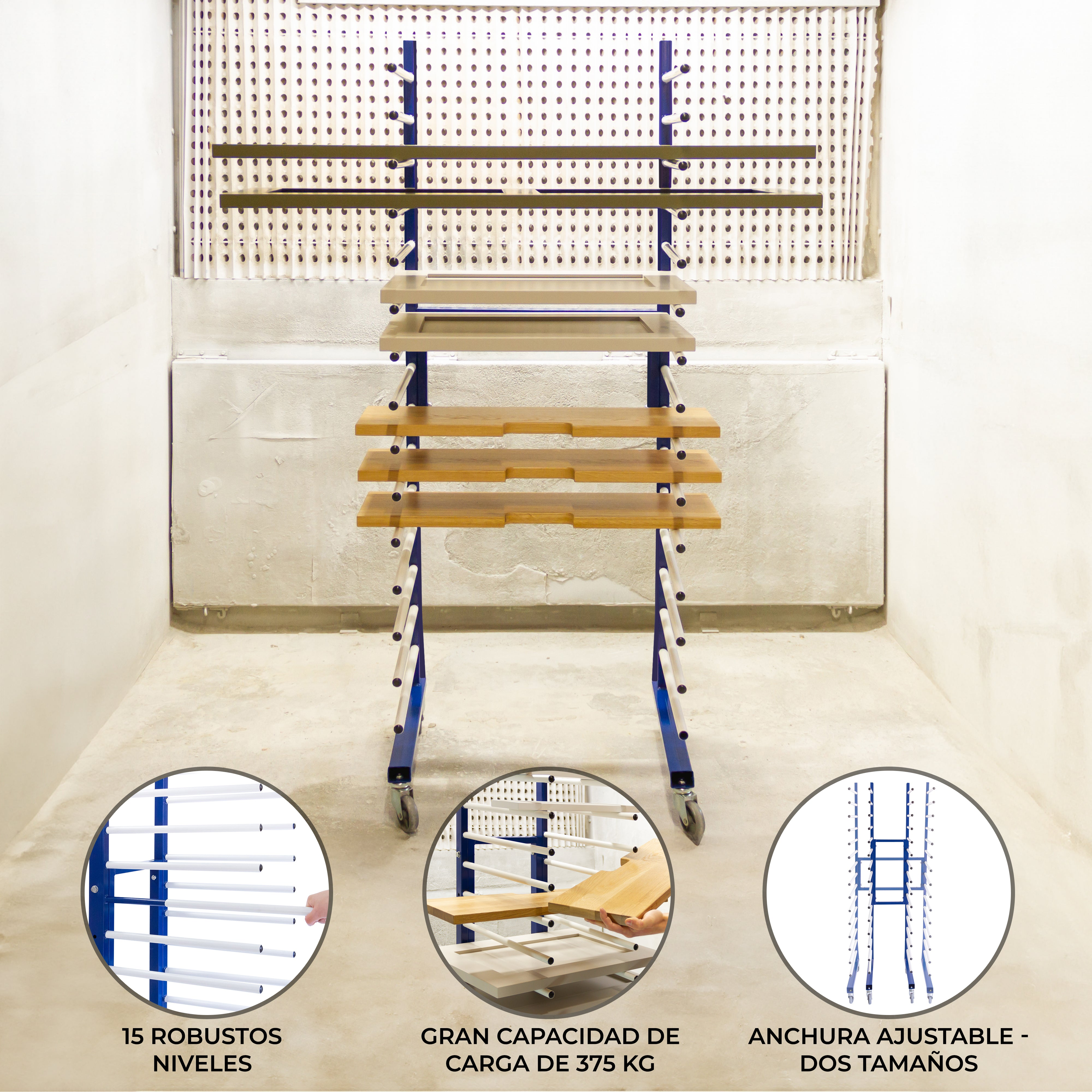 Un estante azul de varios niveles con estantes de madera, sobre ruedas.