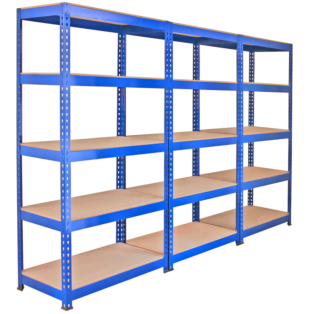 Dos estanterías metálicas azules con baldas de madera.
