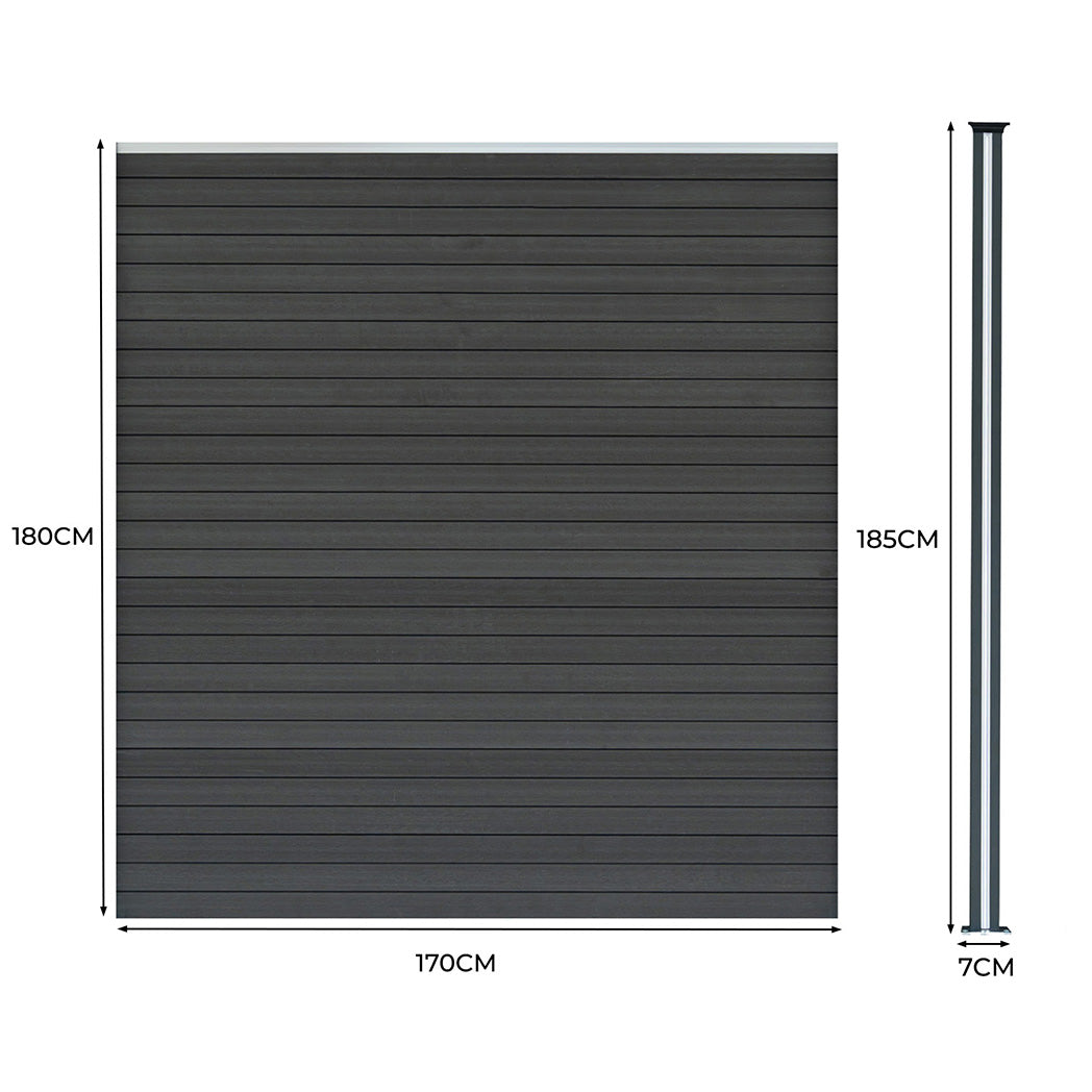 Pared de listones gris oscuro (170x180cm) junto a un poste (185x7cm).