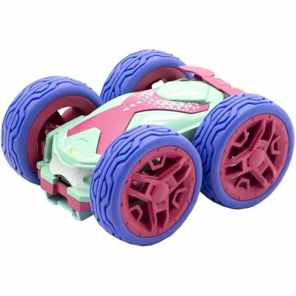 Un coche teledirigido turquesa y rosa con ruedas azules.