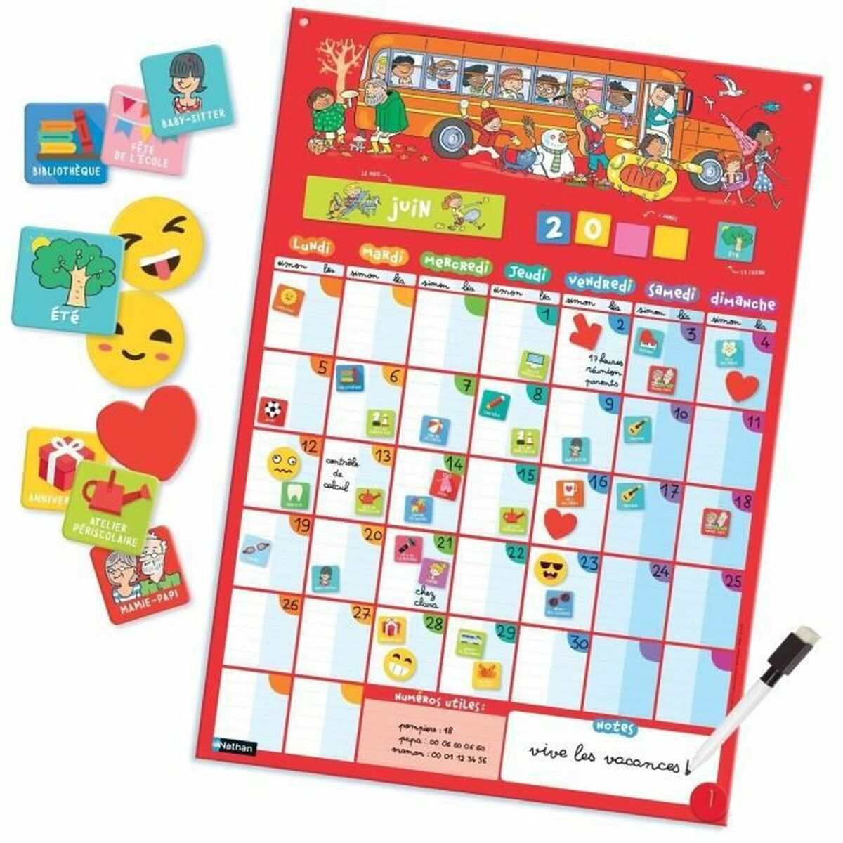 Ein roter Kalender für Juni mit Bildern von Kindern, einem Schulbus und Stickern.