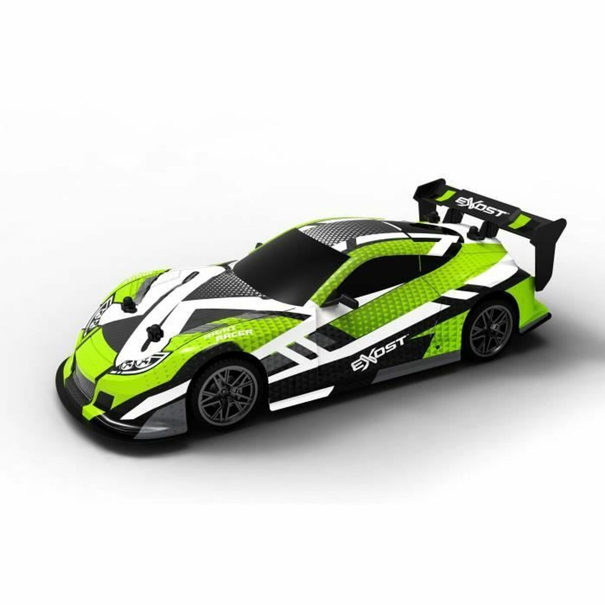 Un coche teledirigido verde y blanco con alerón negro y calcomanías.