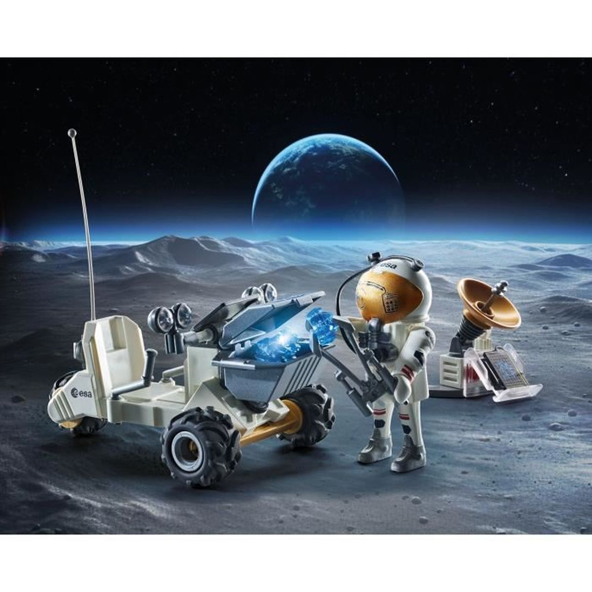 Astronauta sulla luna con rover, parabola e pianeta nel cielo.