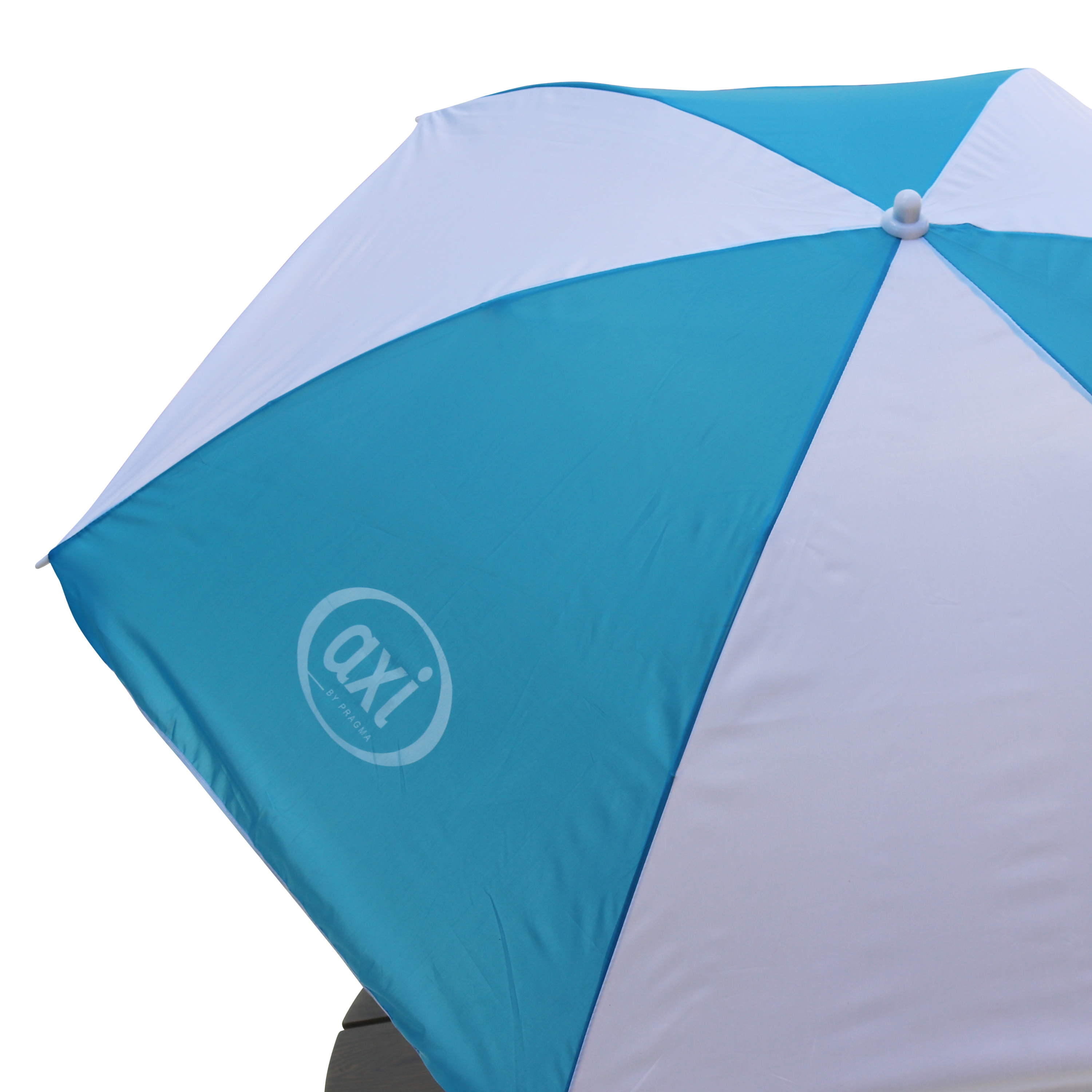 Ein blauer und weißer Sonnenschirm mit dem Axi-Logo auf der blauen Fläche.