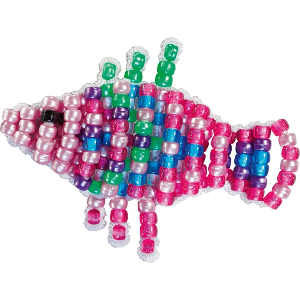 Fisch aus bunten Perlen, rosa, lila, blau und grün.