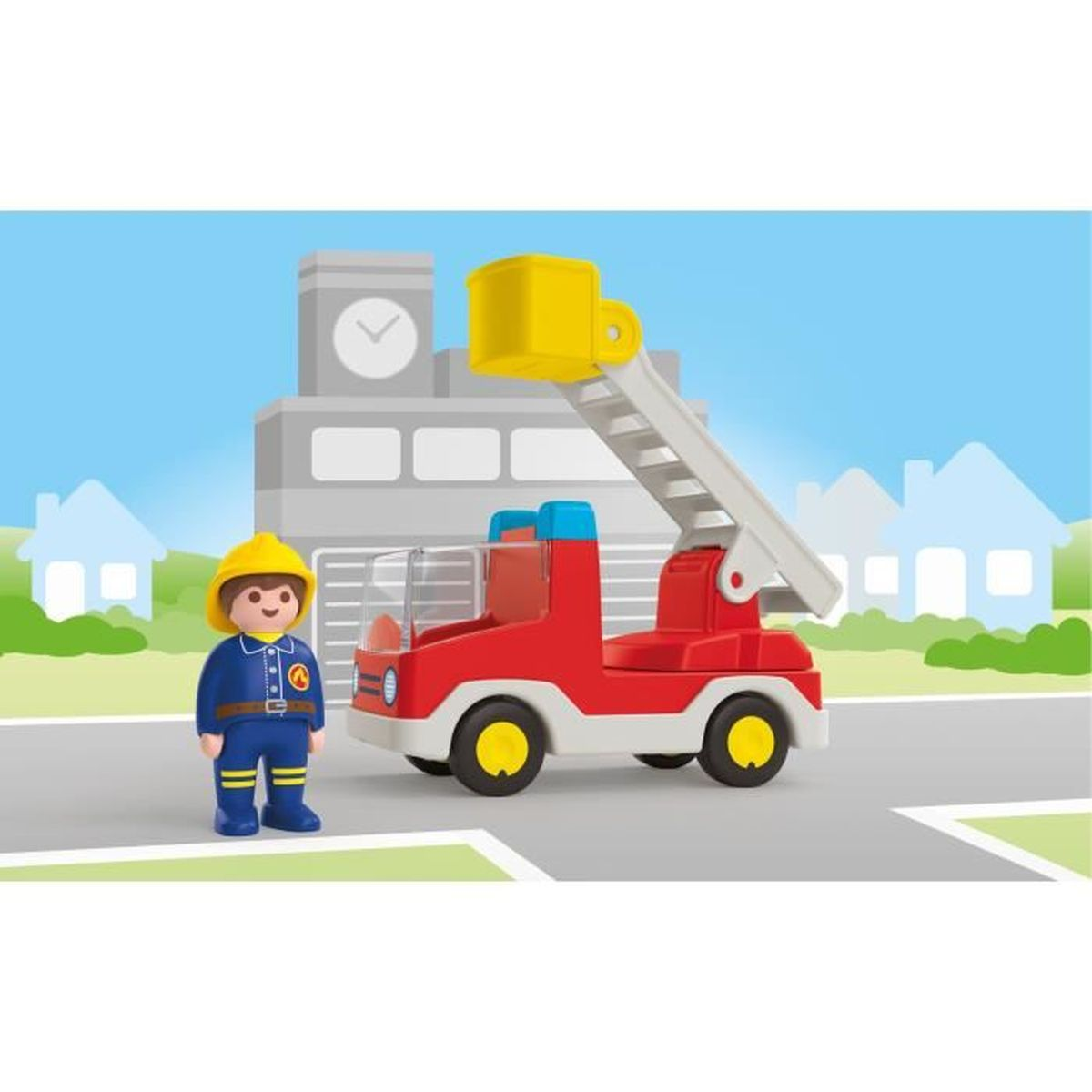 Un bombero está junto a un camión de bomberos con escalera delante de un edificio.