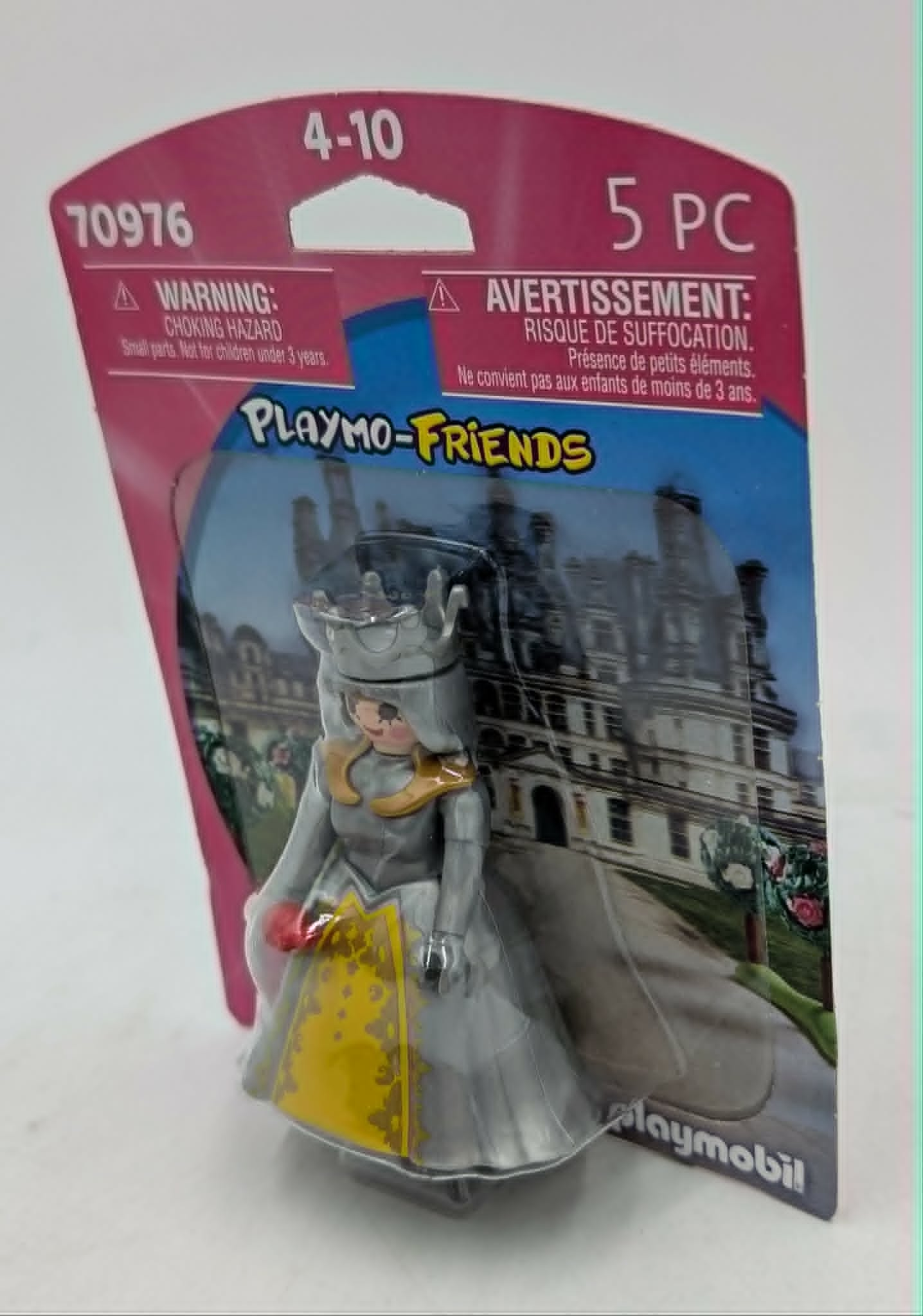 Playmobil-Königin-Figur in Verpackung mit Schloss-Hintergrund.