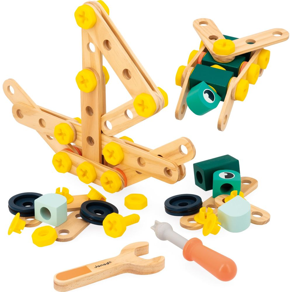 Blocs de construction en bois, outils et pièces colorées pour jouets.