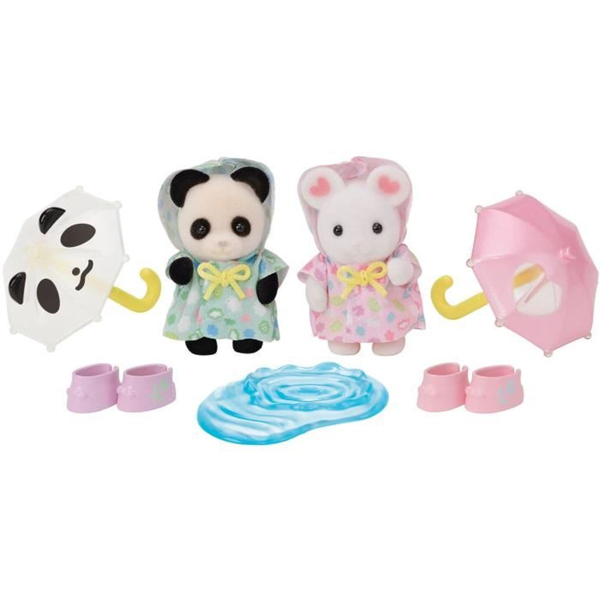 Dos figuras de juguete, un panda y un ratón, con abrigos de lluvia y paraguas.