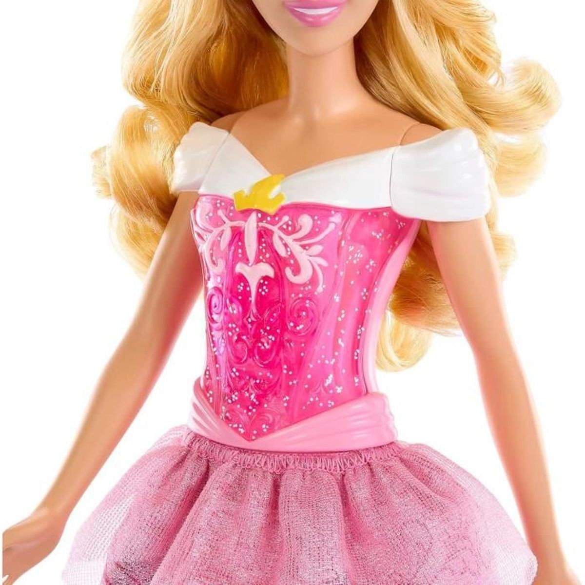 Una Barbie bionda indossa un abito rosa scintillante con colletto bianco e corona gialla.
