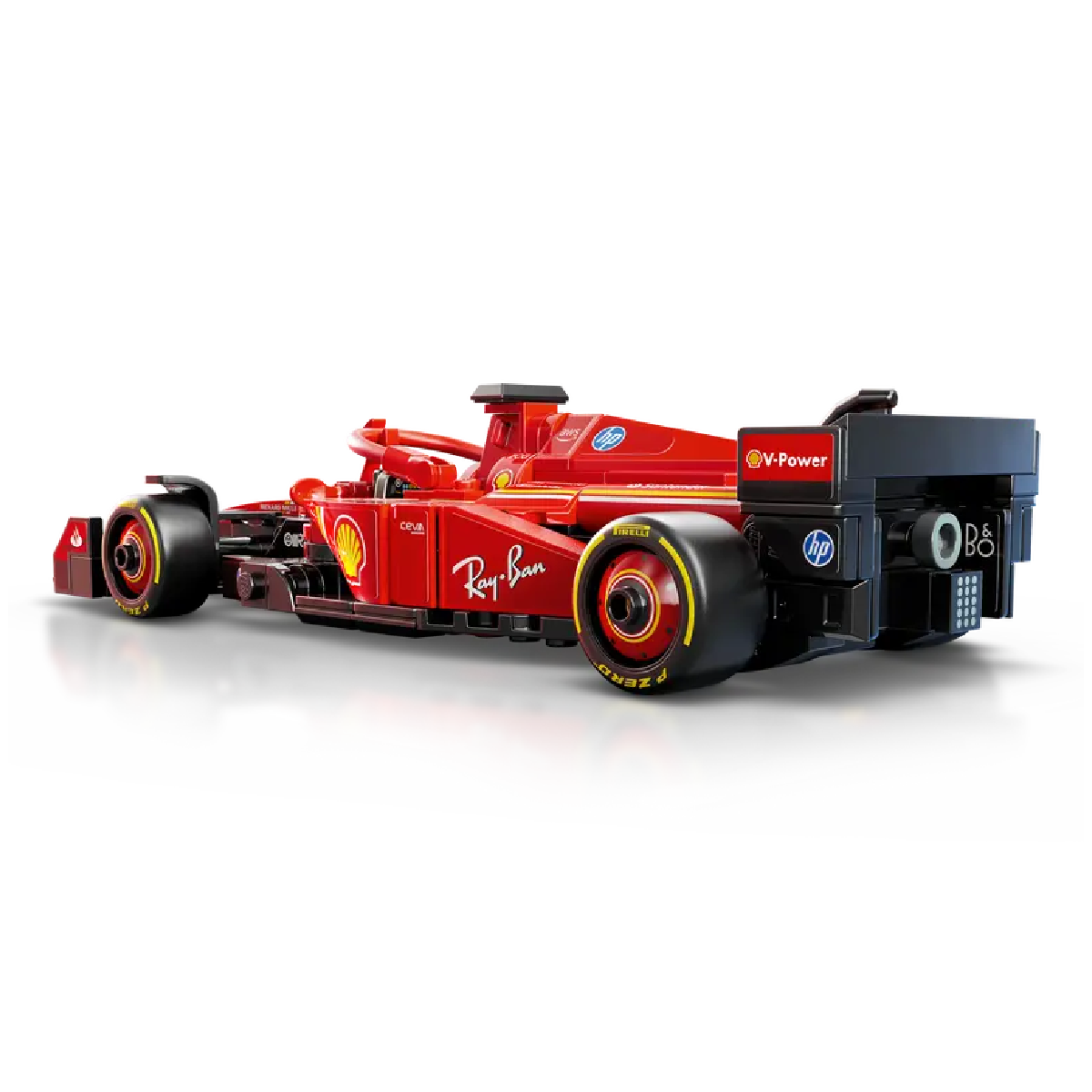Roter Ferrari Formel-1-Wagen mit schwarzen und gelben Details, vor weißem Hintergrund.