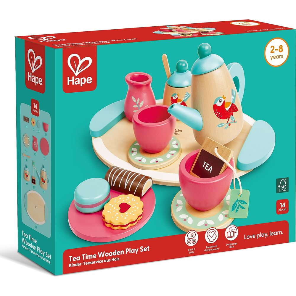 Set da tè in legno con teiera, tazze, pasticcini e accessori su vassoio.