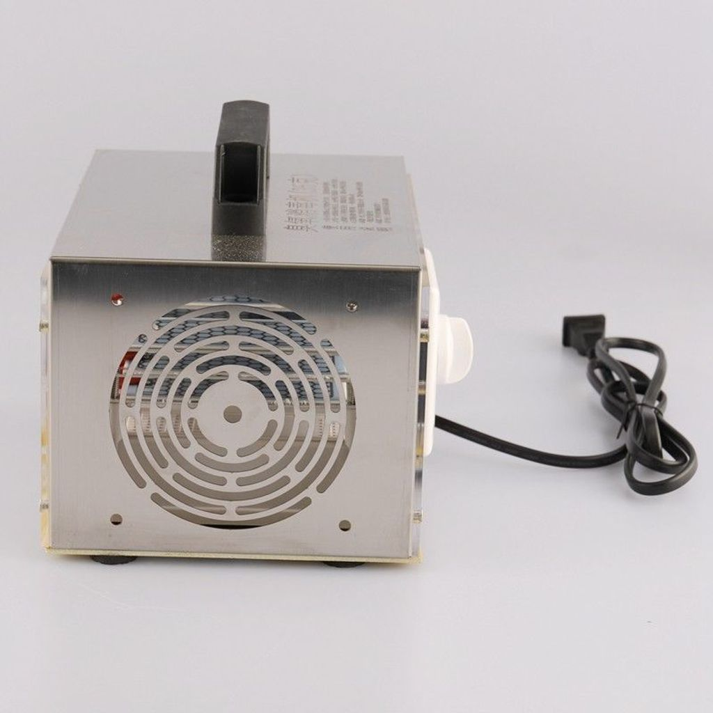 Ein silberner Ozongenerator mit Griff und Lüftergitter.