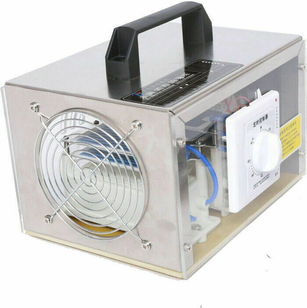 Ein ozongenerator mit Lüfter, Griff und Zeitschaltuhr auf weißem Hintergrund.