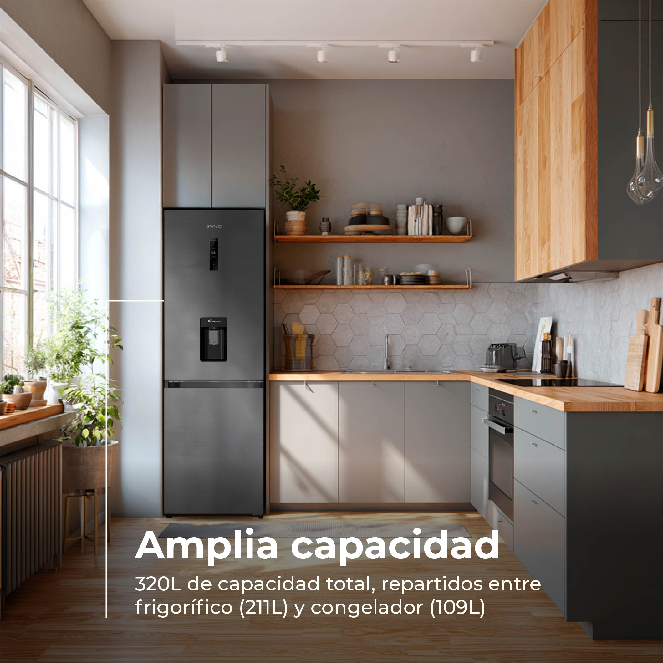 Cocina moderna con frigorífico grande, detalles de madera y plantas.