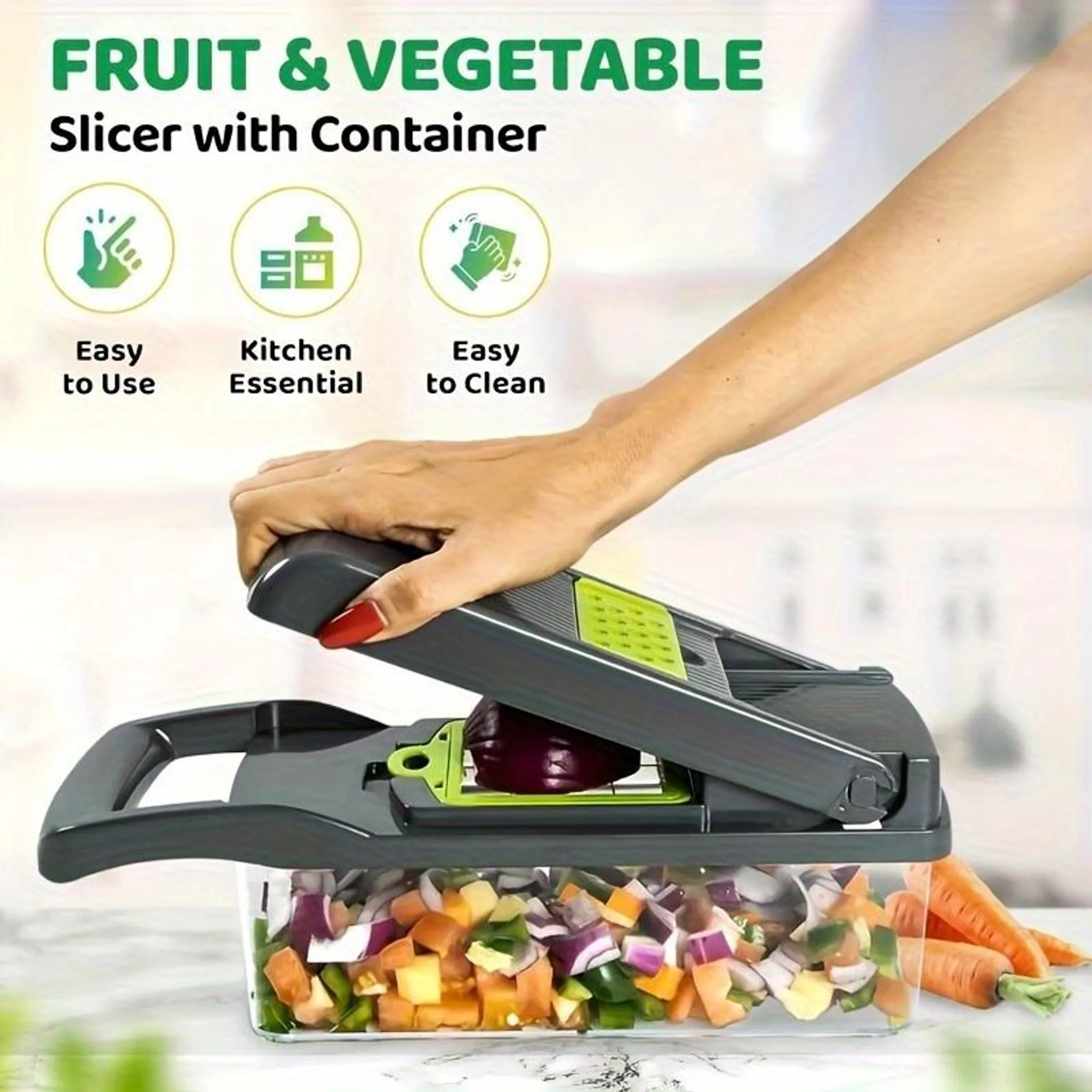 Ein handgeführter Gemüseschneider mit rotem Apfel und gehacktem Gemüse im Behälter.
