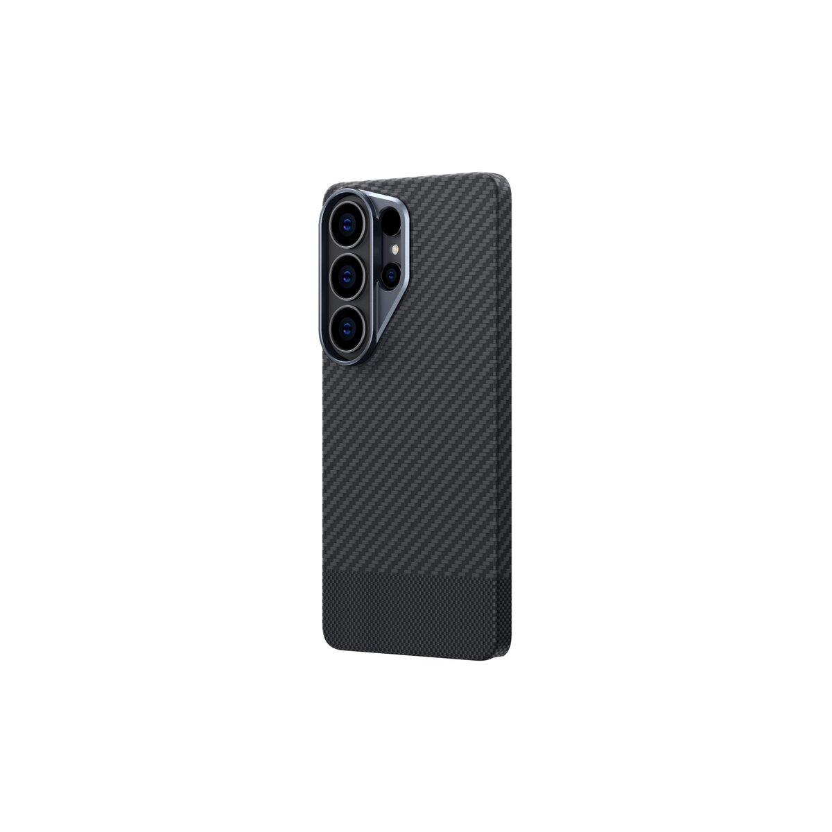 Schwarzes Handy mit Carbon-Muster und drei Kameralinsen auf der Rückseite.