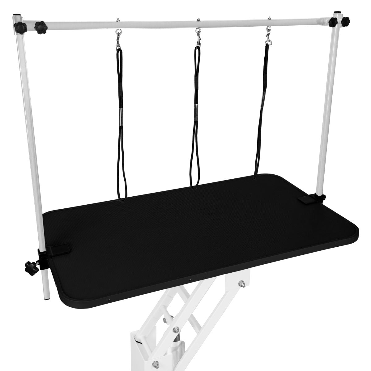 Mesa de aseo blanca con superficie negra y tres correas de sujeción.