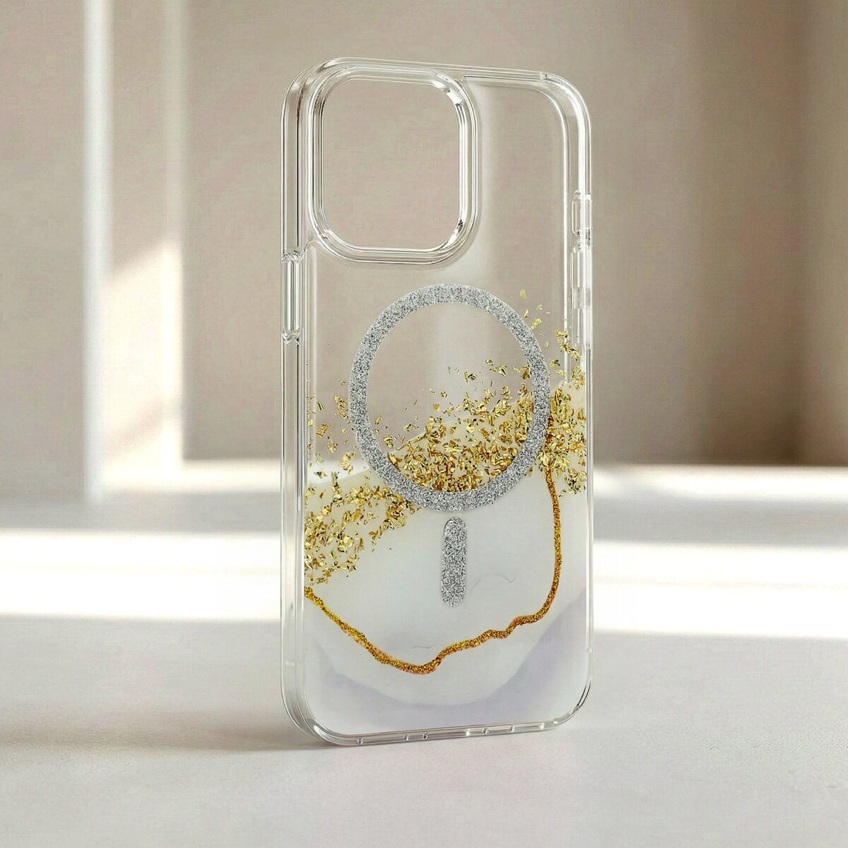 Transparente Handyhülle mit goldenen Glitzerflocken und silbernem Kreis.