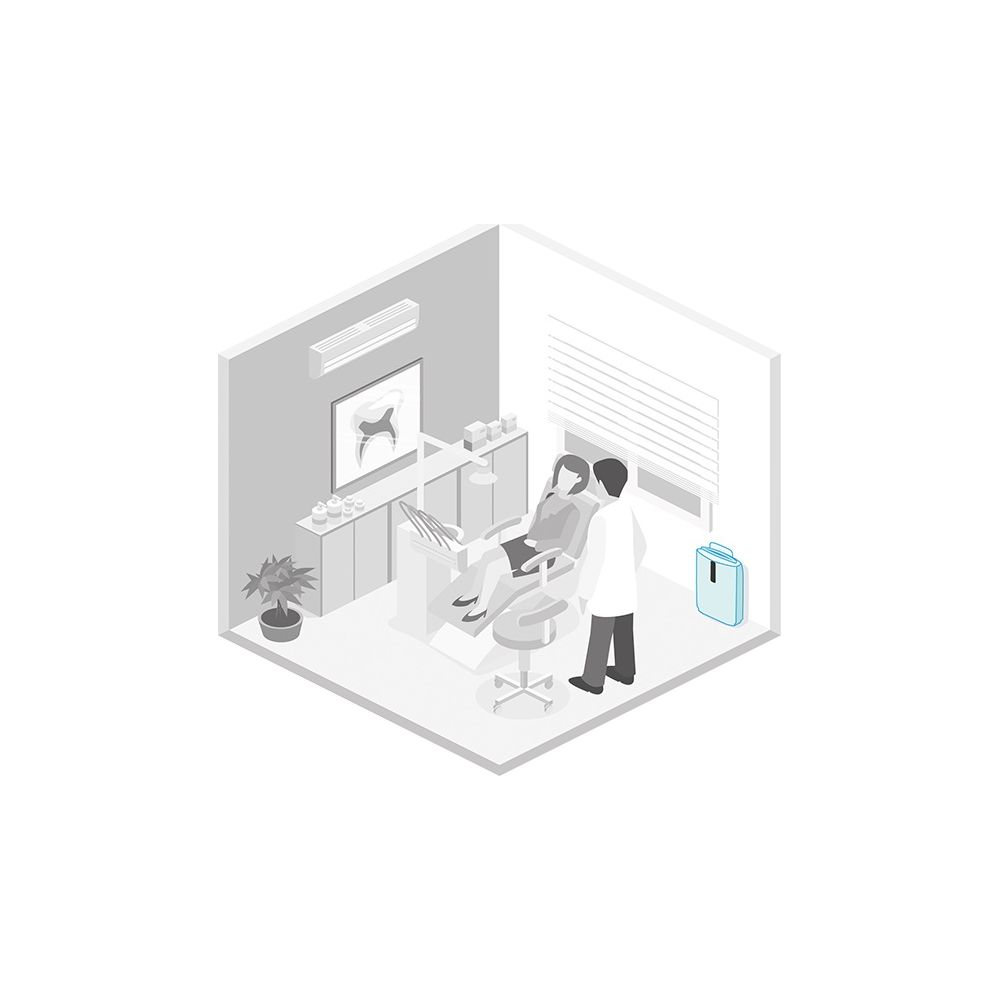 Un dentiste examine un patient dans un fauteuil de soins dans une pièce lumineuse.