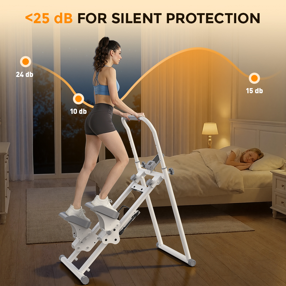 Donna si allena su uno stepper accanto a un bambino che dorme a letto.