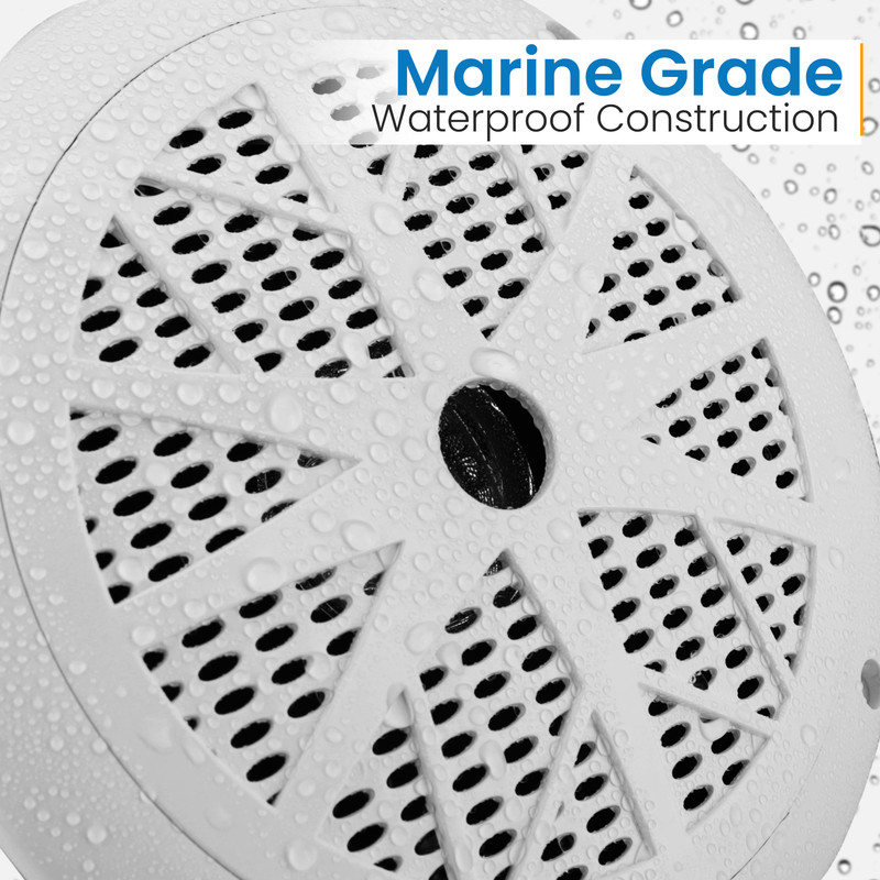 Weiße Marine-Lautsprecherabdeckung mit Wassertropfen. Marine-Qualität, wasserdicht.