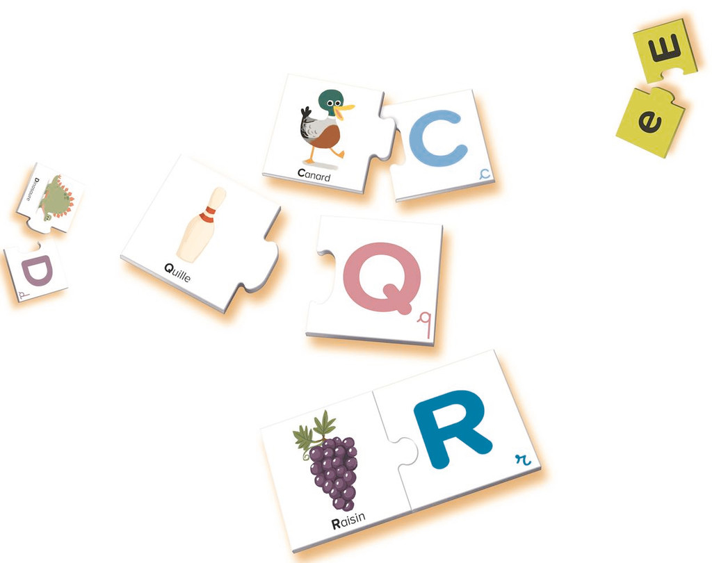 Puzzle-Teile mit Buchstaben und Bildern: Ente, Bowlingkegel, Trauben, Dinosaurier, Buchstaben C, D, E, Q, R.