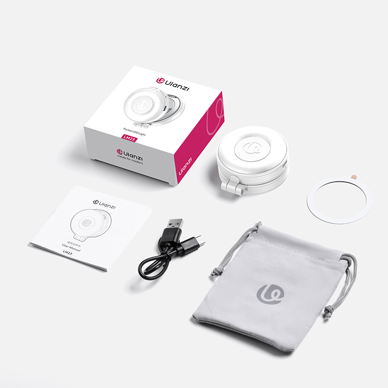 Een wit Ulanzi LM23 LED-lampje met accessoires: doos, kabel, etui en handleiding.