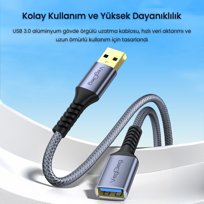 Örgülü kasalı ve altın kaplama konektörlü gri USB 3.0 uzatma kablosu.