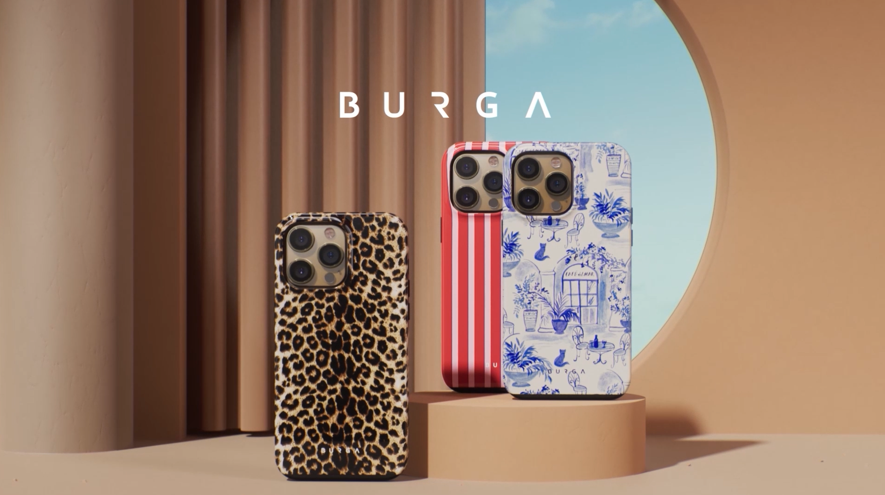 Drie iPhone-hoesjes: luipaardprint, rood gestreept en blauw bloemendessin.