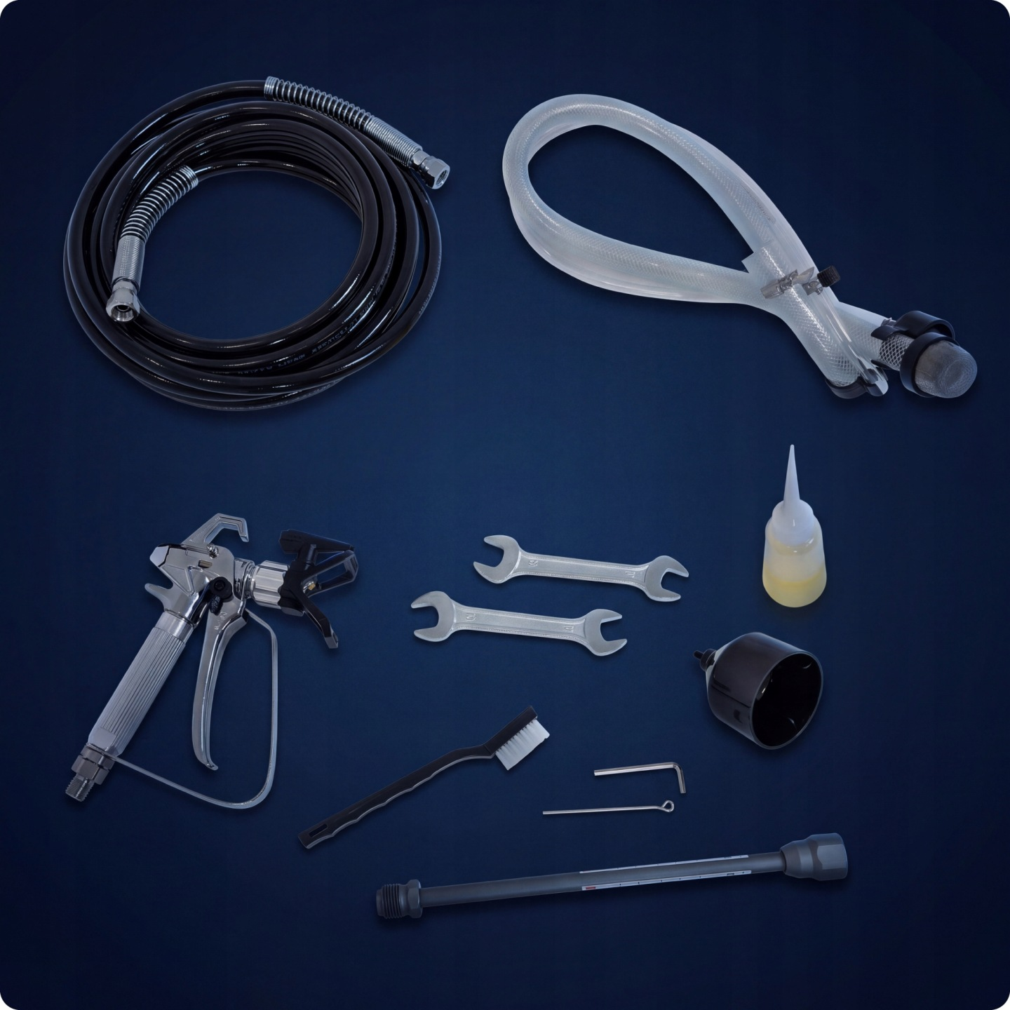 Farbspritzpistole, schwarzer Schlauch, klare Röhre, Schraubenschlüssel, Bürste, Öl und Adapterteile.