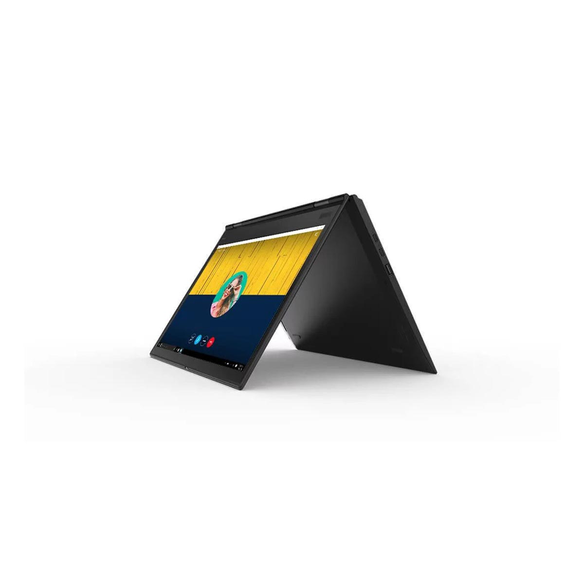 Czarny laptop w trybie namiotu wyświetlający film na ekranie.