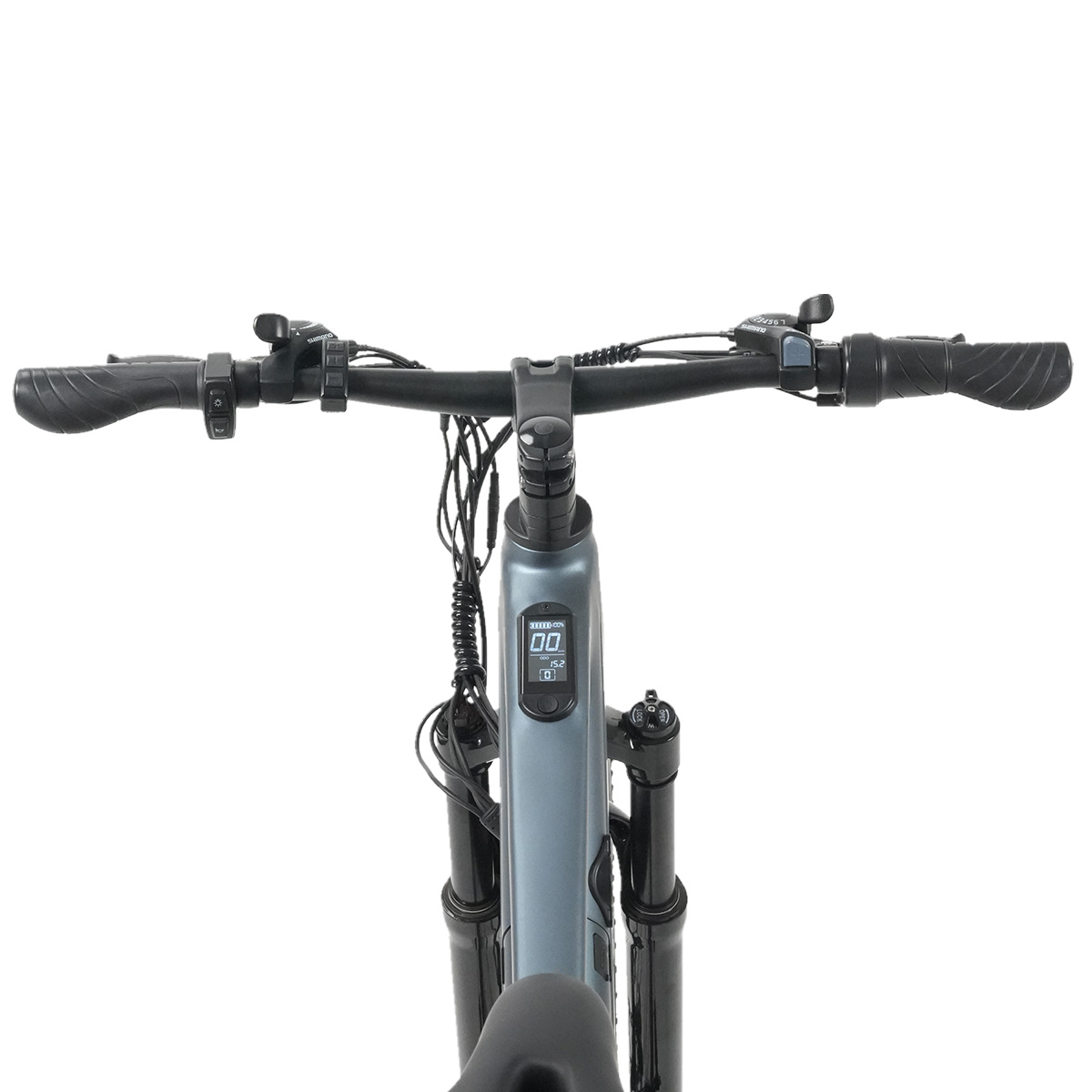 Primo piano del manubrio di una e-bike grigia con display digitale e forcelle.