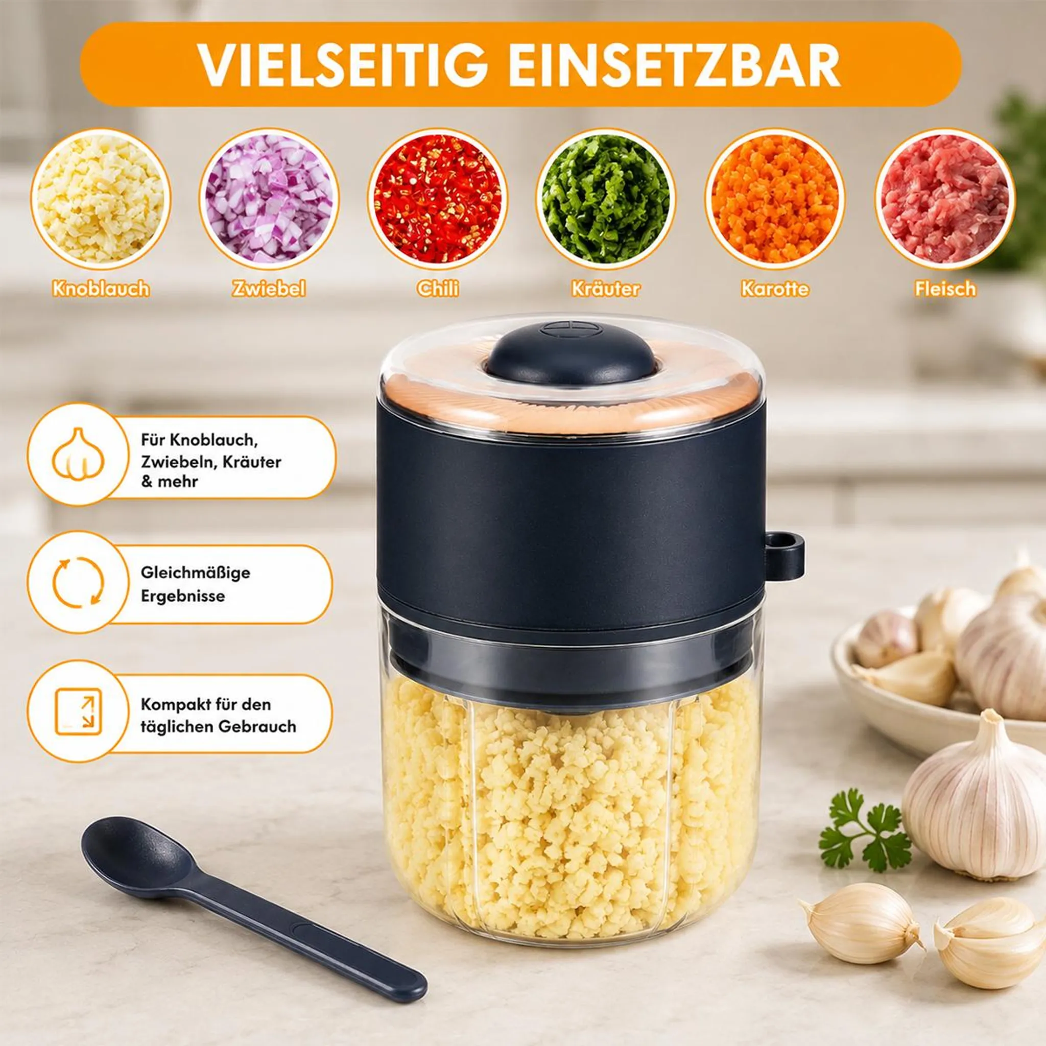 Ein dunkelblauer Zerkleinerer mit transparentem Behälter, gefüllt mit gehacktem Knoblauch. Oben sind Bilder von Knoblauch, Zwiebeln, Chili, Kräutern, Karotten und Fleisch.