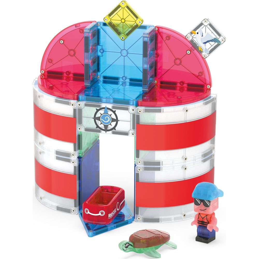 Ein Spielzeug-Leuchtturm mit roten und weißen Streifen, ein rotes Boot, eine Schildkröte und eine Figur.