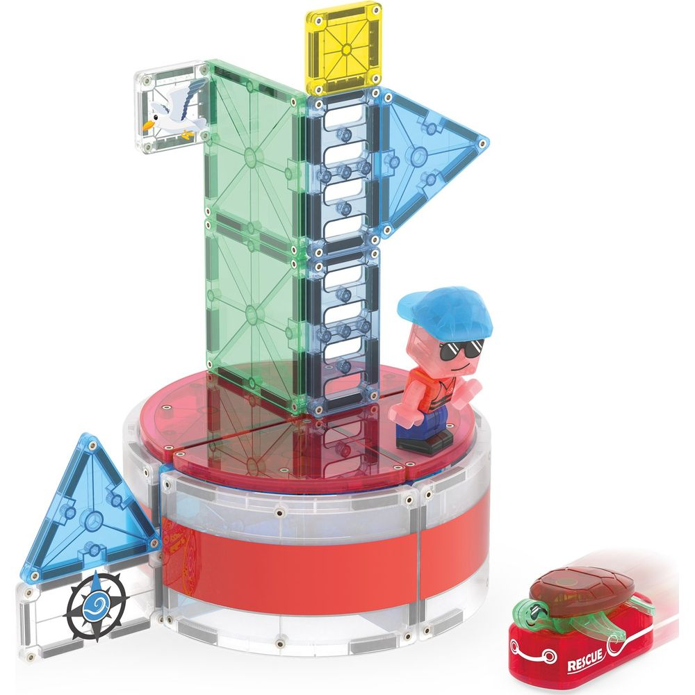 Spielzeug-Turm mit Figuren, einer Schildkröte auf einem Auto und einem Vogel.