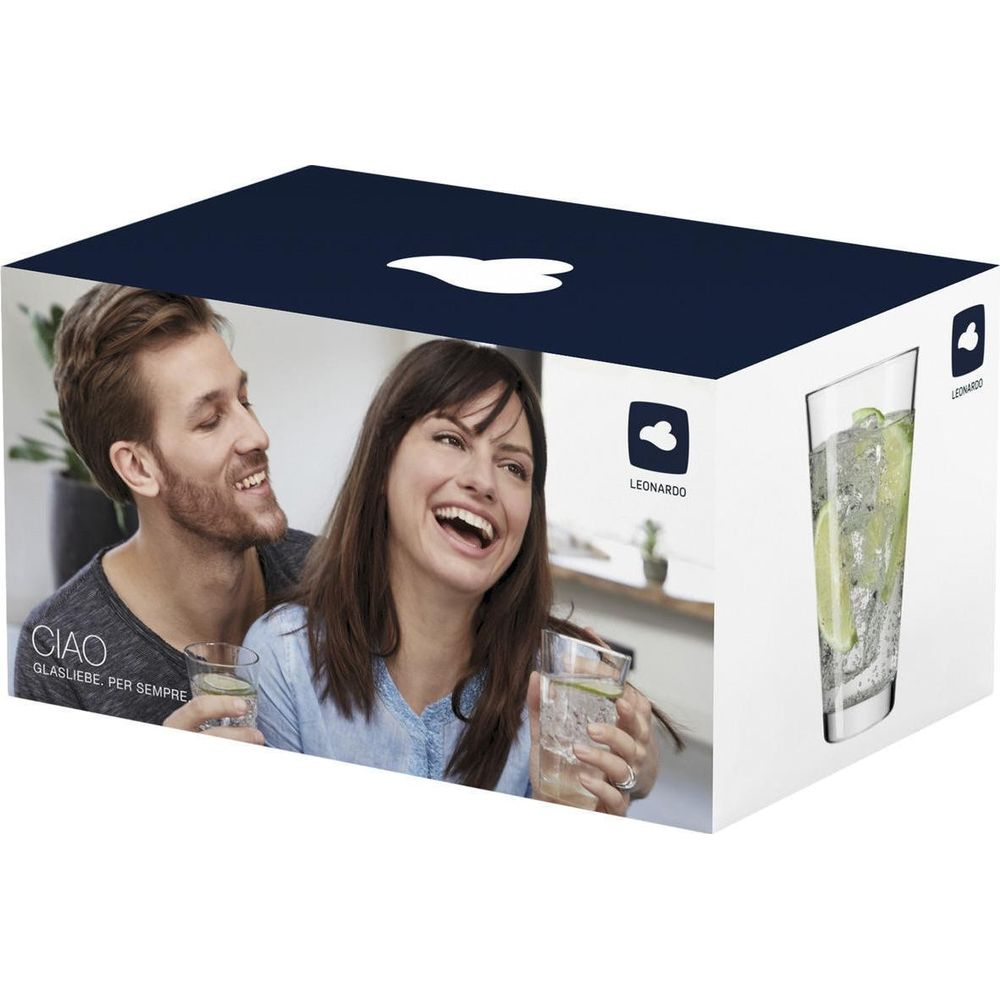Verpackung mit lächelndem Paar und einem Glas Wasser mit Limette.