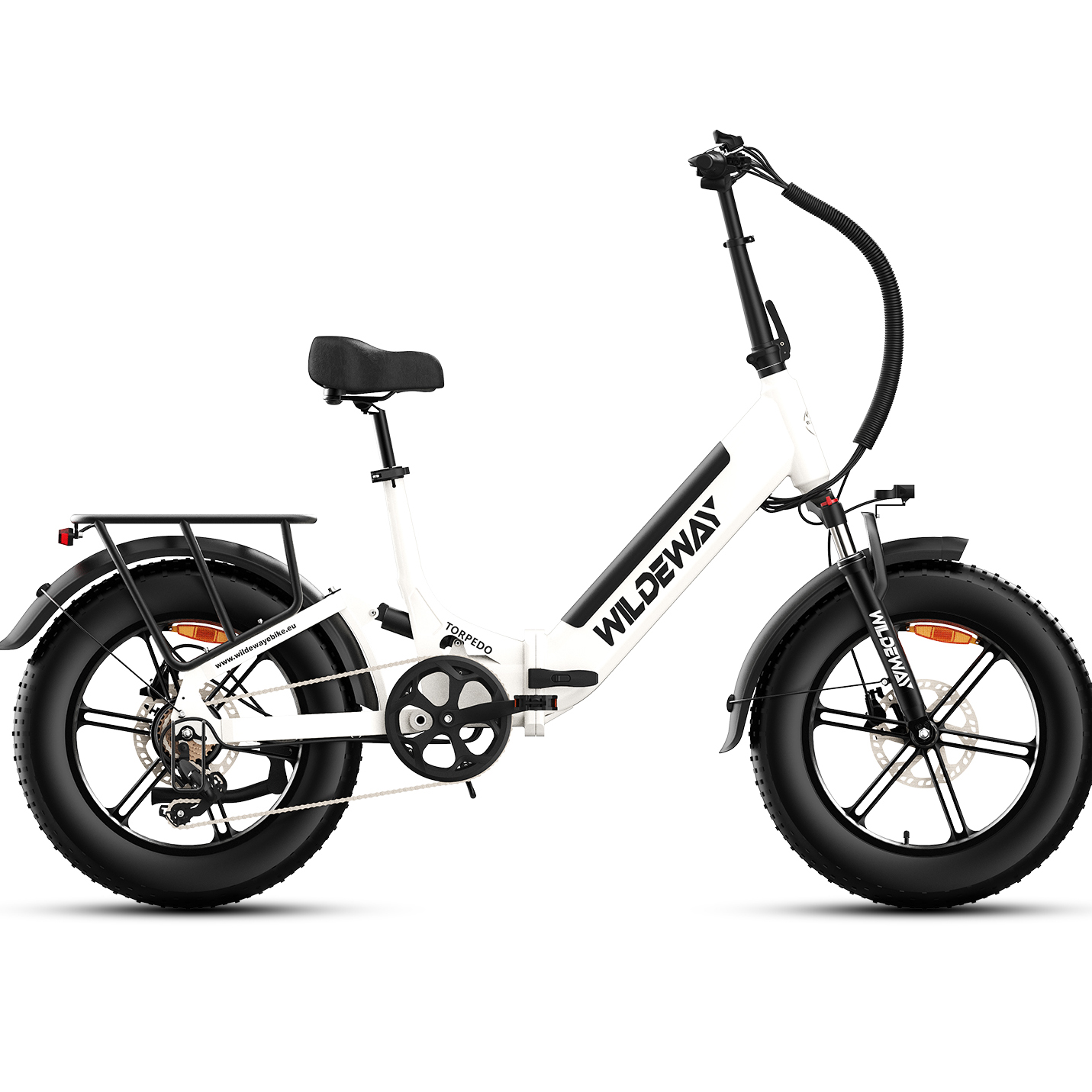 Una e-bike pieghevole bianca con pneumatici grassi, portapacchi e sella nera.