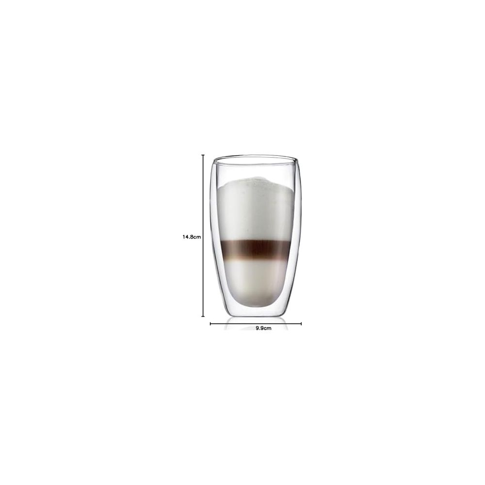Doppelwandiges Glas mit geschichtetem Kaffee und Milchschaum.