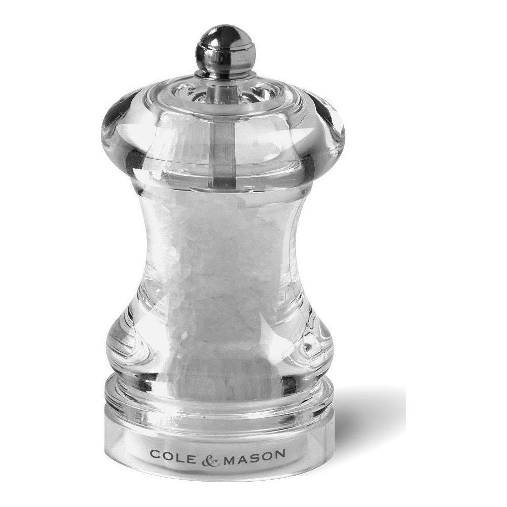 Eine transparente Salzmühle von Cole & Mason mit Salz gefüllt.