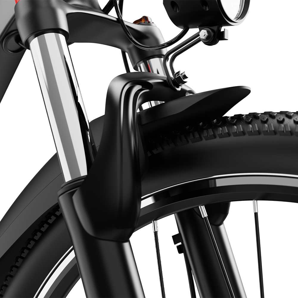 Primo piano della forcella anteriore di una bicicletta nera con faro e parafango.