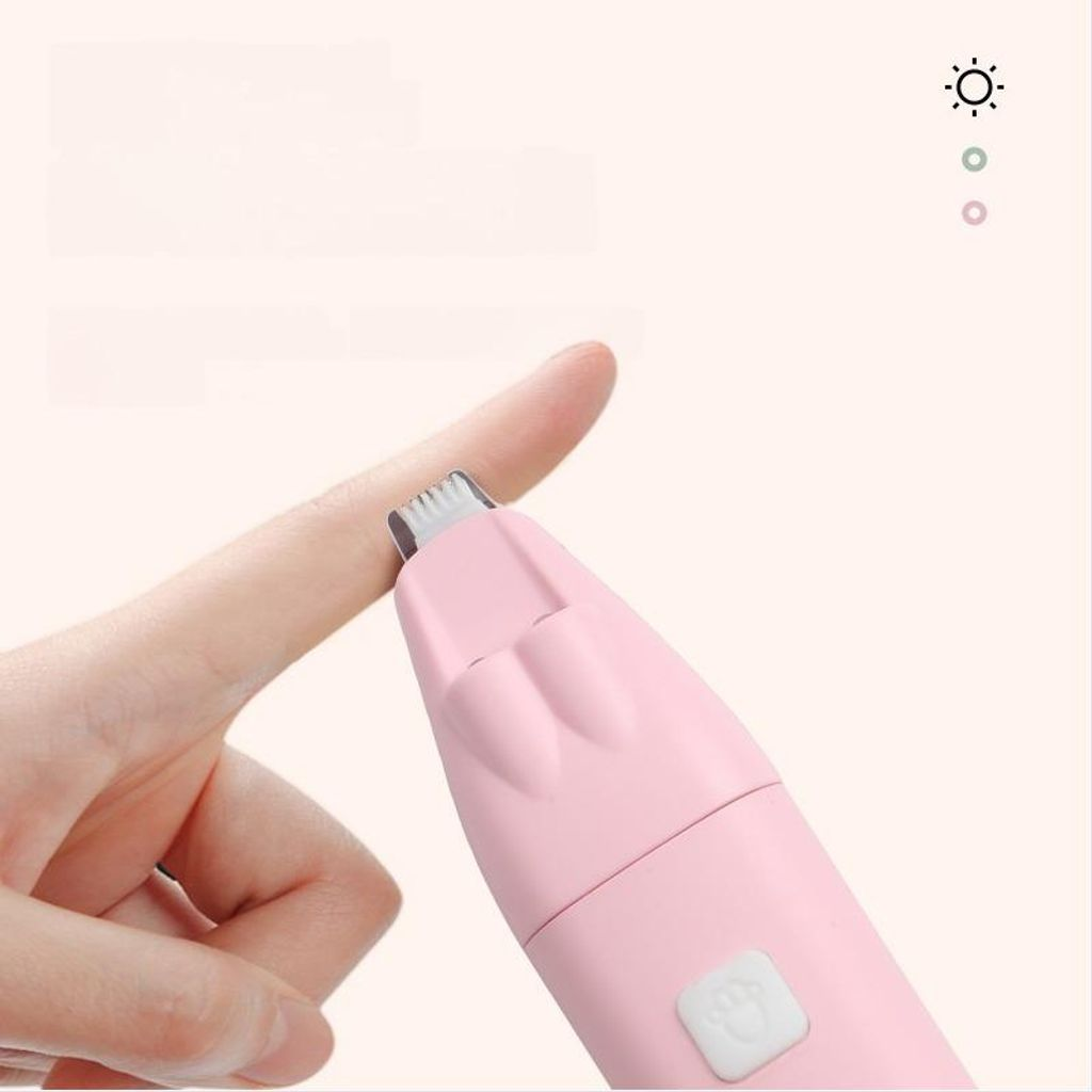 Eine rosa Nagelschere trimmt einen Finger.