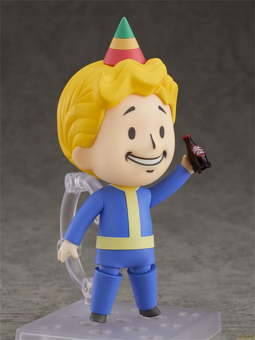 Ein Junge mit gelben Haaren trägt einen blauen Anzug und einen Partyhut und hält eine Nuka-Cola-Flasche.