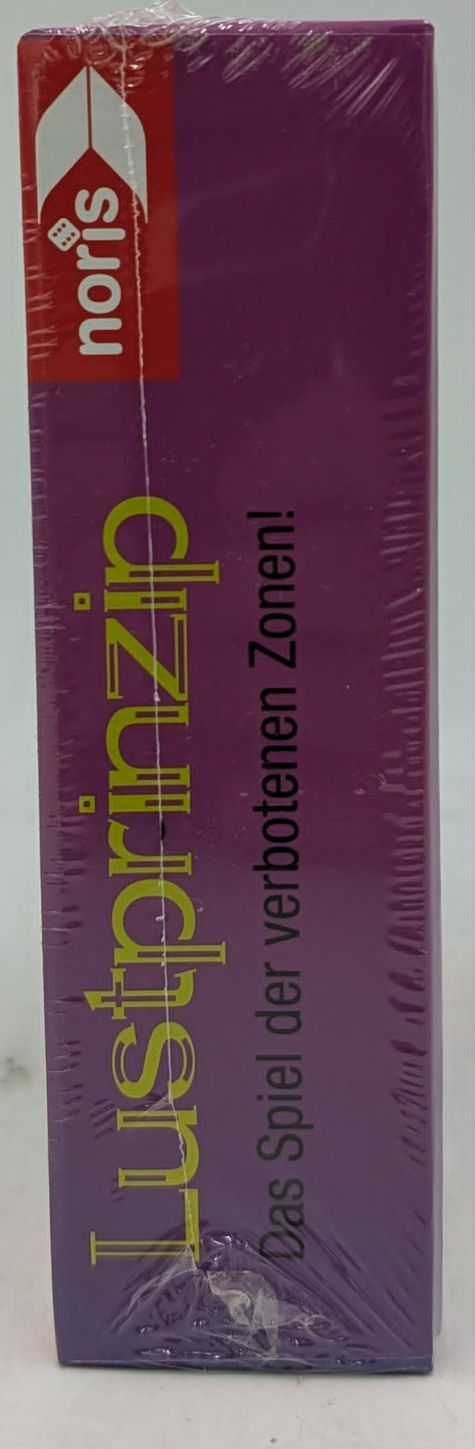 Lila Spielverpackung mit dem Noris-Logo und gelbem Text.