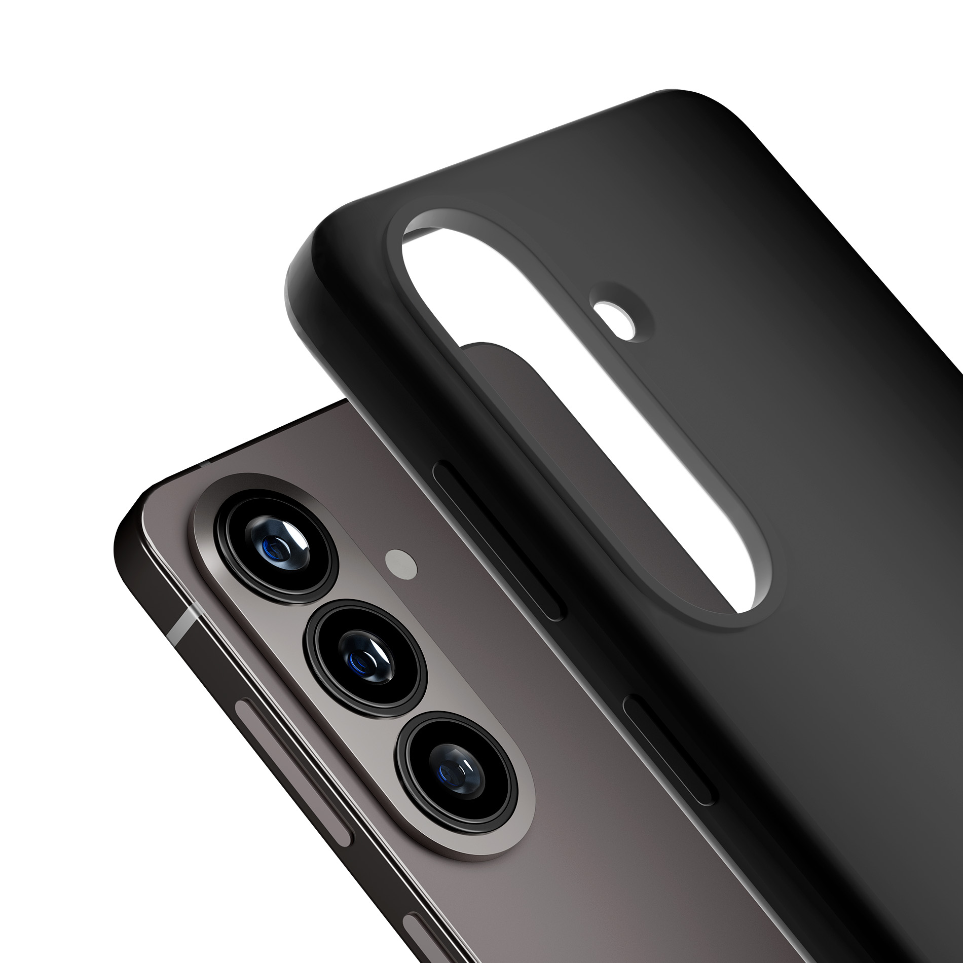 Una cover nera giace accanto a uno smartphone con tre fotocamere.