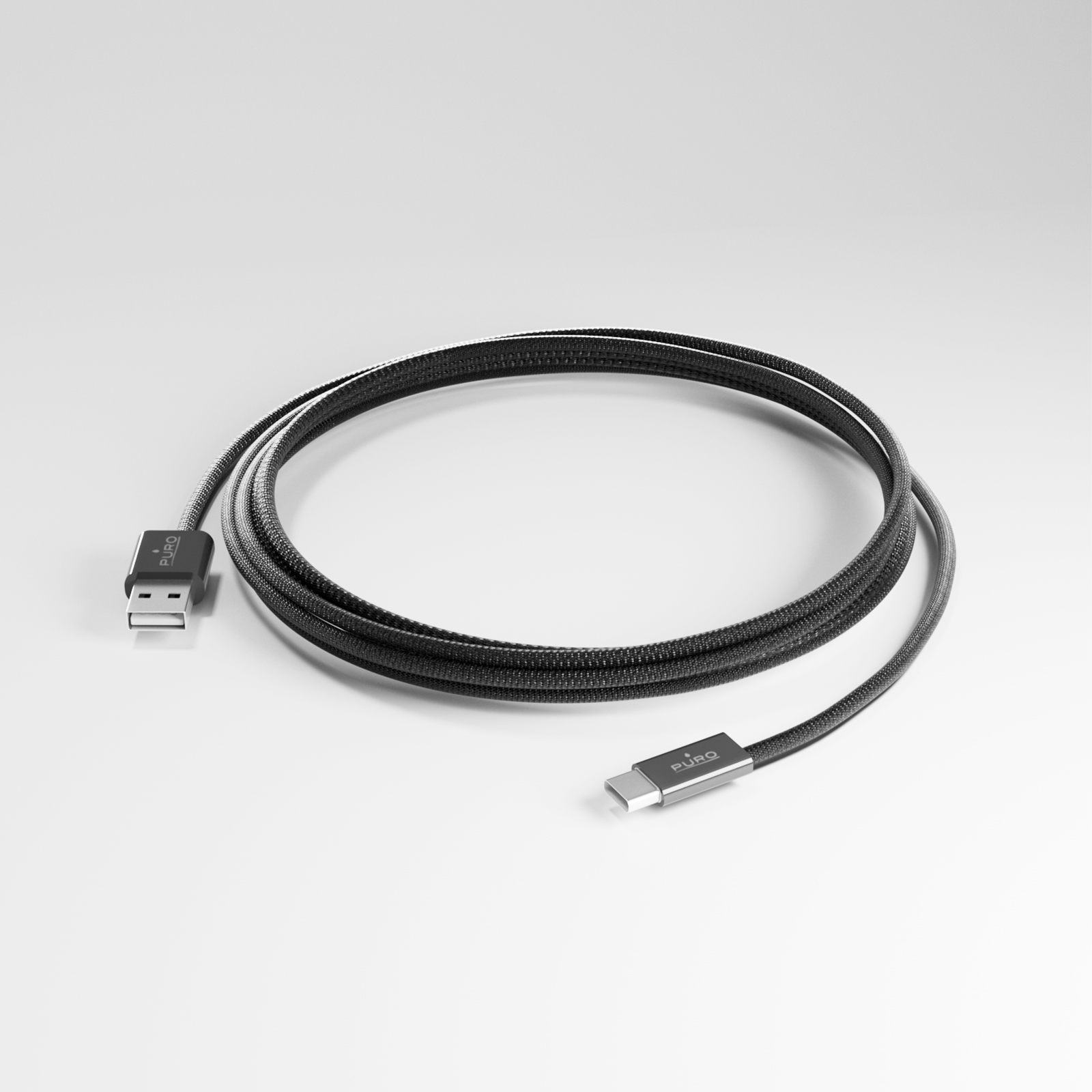 Un cavo USB-C nero con logo PURO su sfondo bianco.